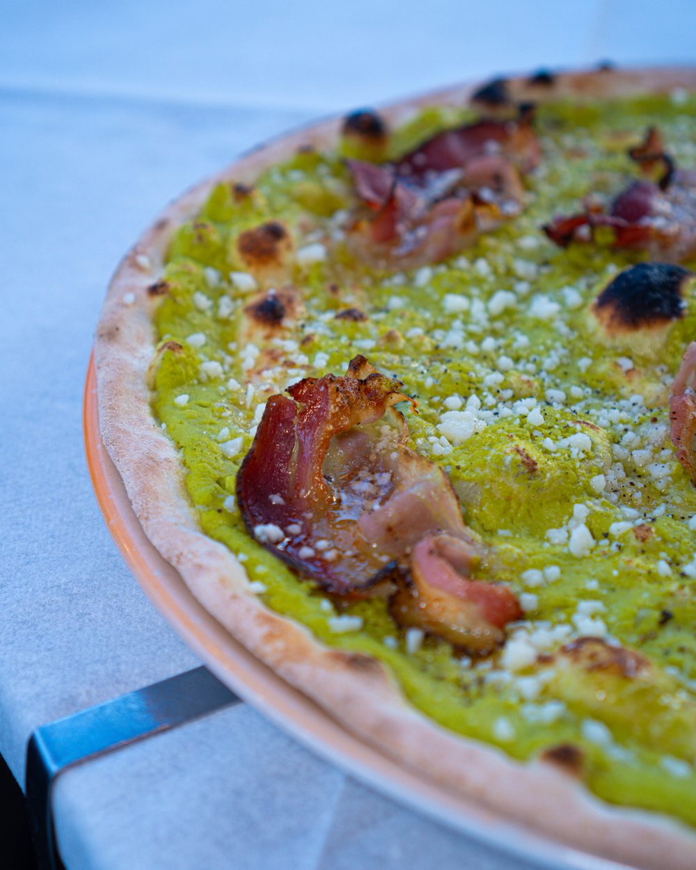 Pizza Tre Volte Roma con crema di zucchine, guanciale e pecorino