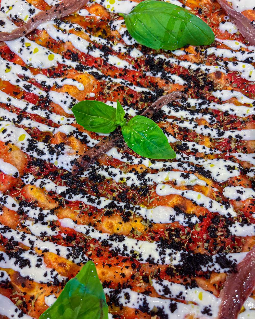 Marinara Coatta con alici del Cantabrico e crumble di olive