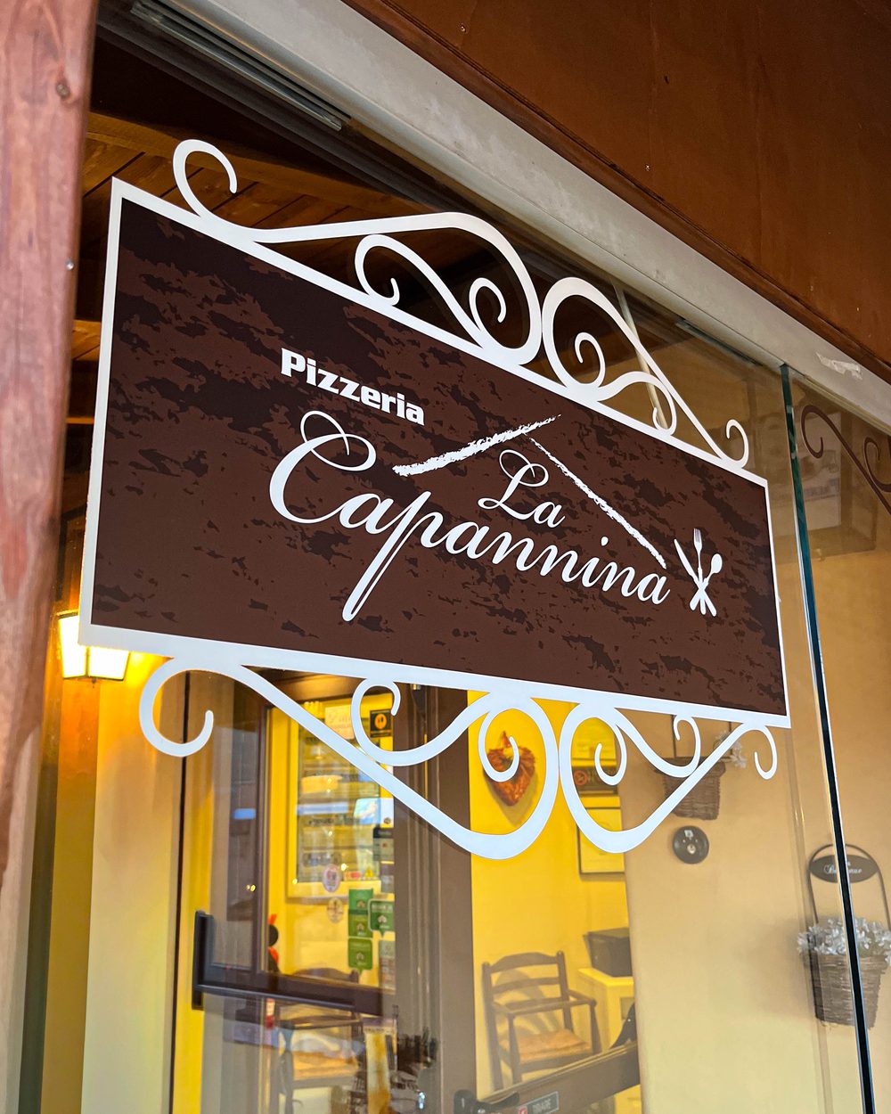 L'insegna della Pizzeria La Capannina a Riano